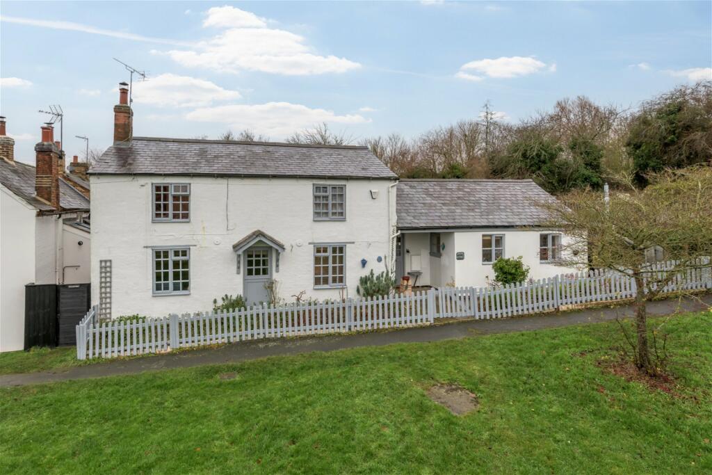 3 bedroom cottage for sale in Green Cottage, Thornborough, Buckingham, MK18 2DL, MK18
