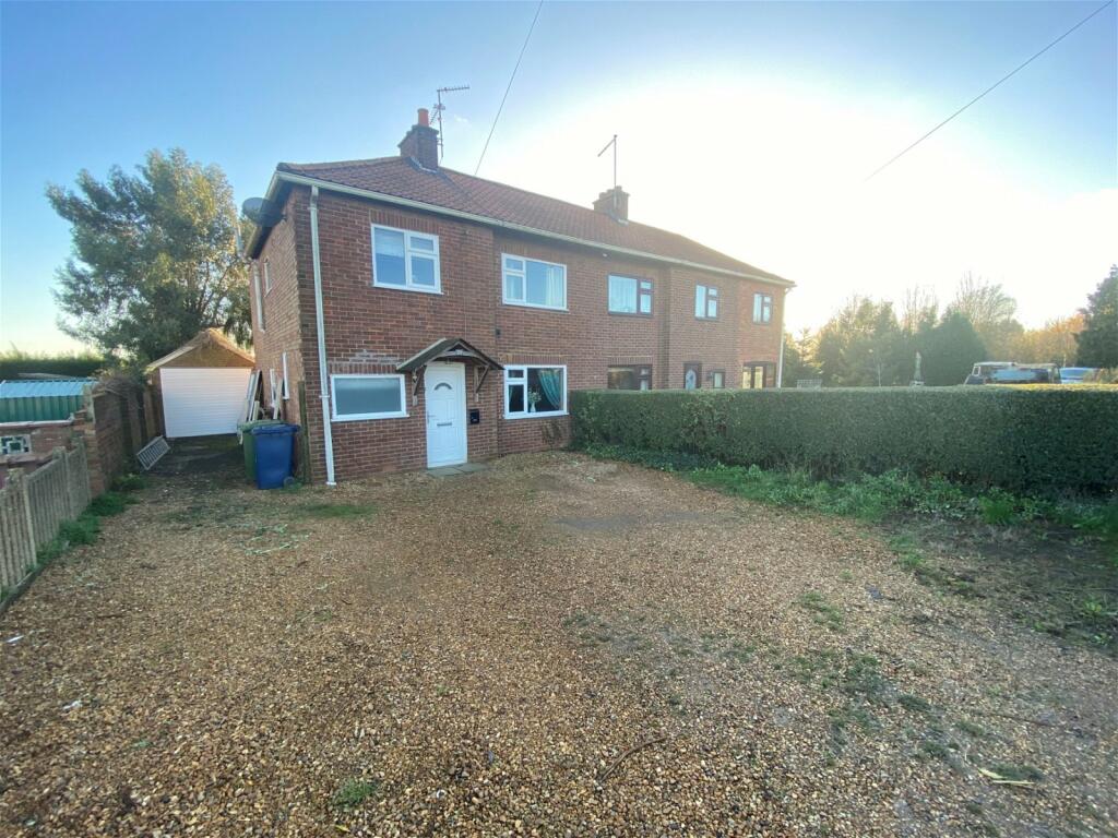 4 bedroom semidetached house for sale in Kings Delph, Whittlesey