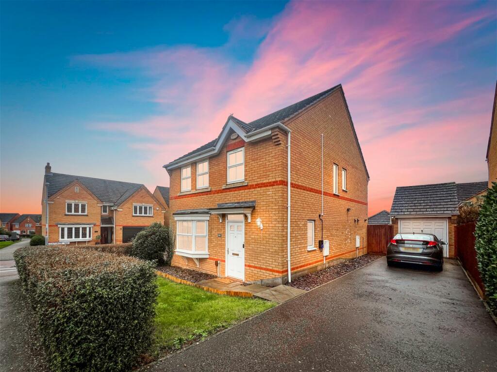 4 bedroom detached house for sale in Chariot Road, Wootton, Northampton, NN4 6JP, NN4