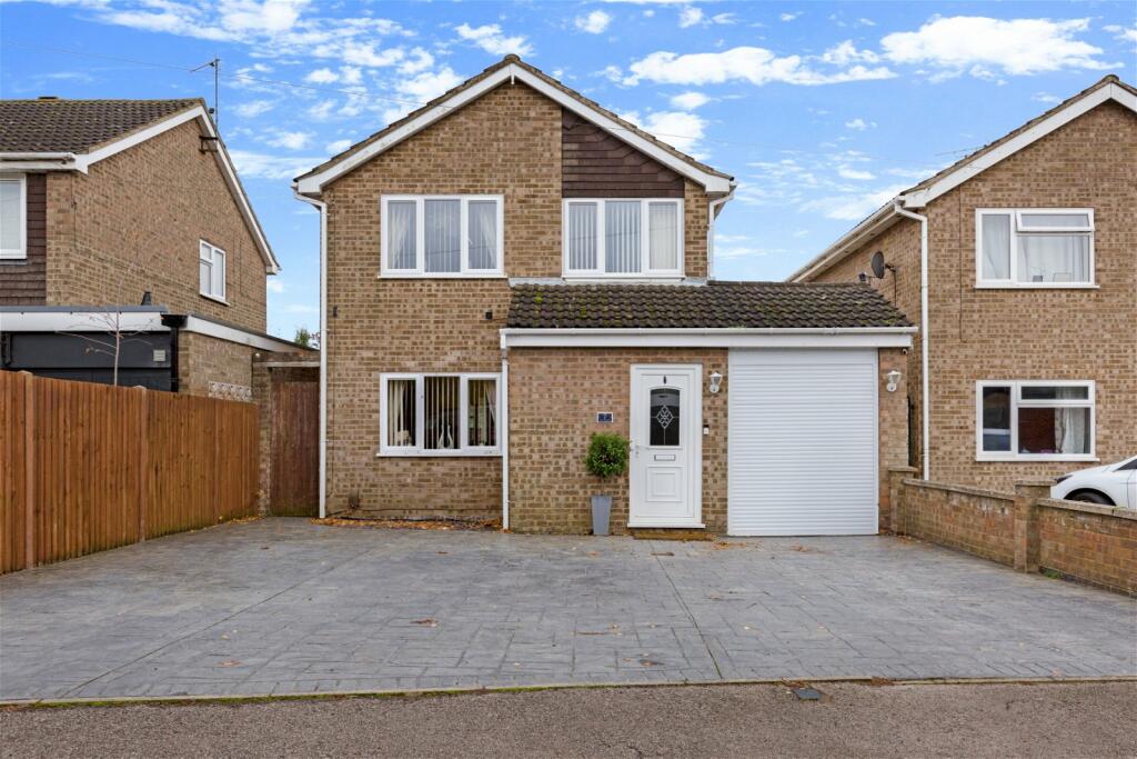 3 bedroom detached house for sale in St. Crispins Way, Raunds, NN9 6SD, NN9