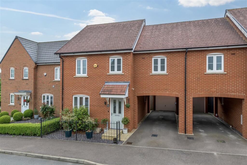 3 bedroom semidetached house for sale in Campbell Lane, Pitstone