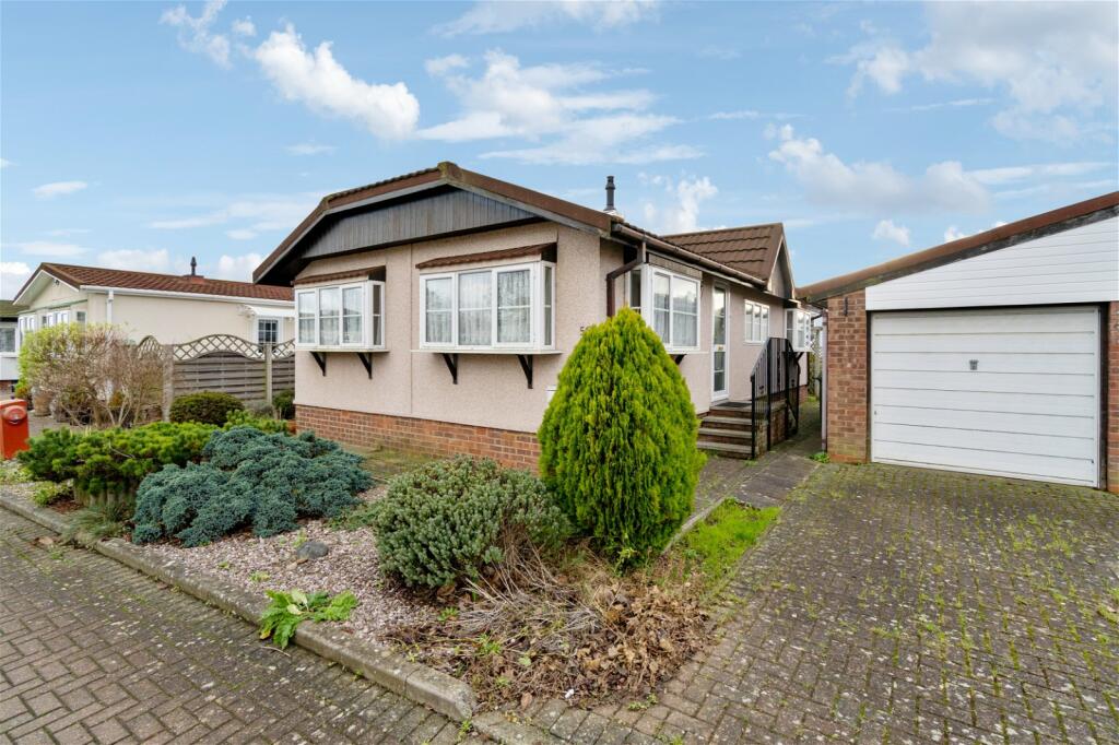 2 bedroom mobile home for sale in New Road, Clifton, Shefford, SG17 5SJ