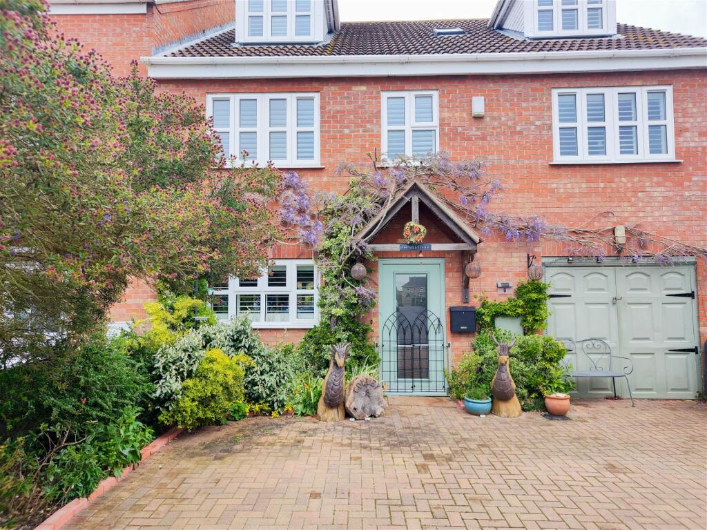 5 bedroom semidetached house for sale in Thistledown, Doddington