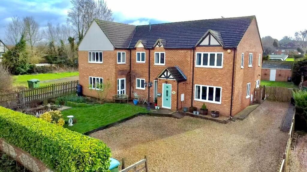 9 bedroom detached house for sale in North End Road, Steeple Claydon
