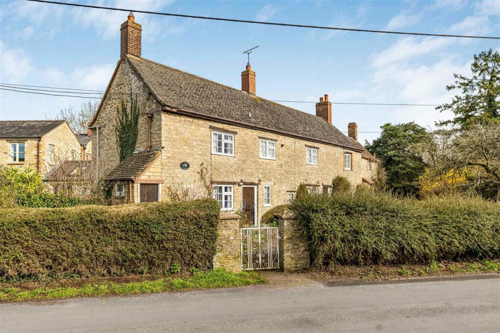 2 bedroom end of terrace house for sale in Old Arncott Road, Ambrosden