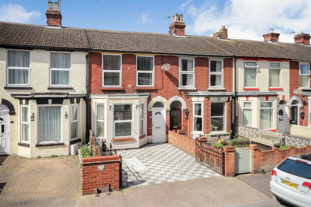 3 bedroom terraced house for sale in Churchill Road, Great Yarmouth, NR30