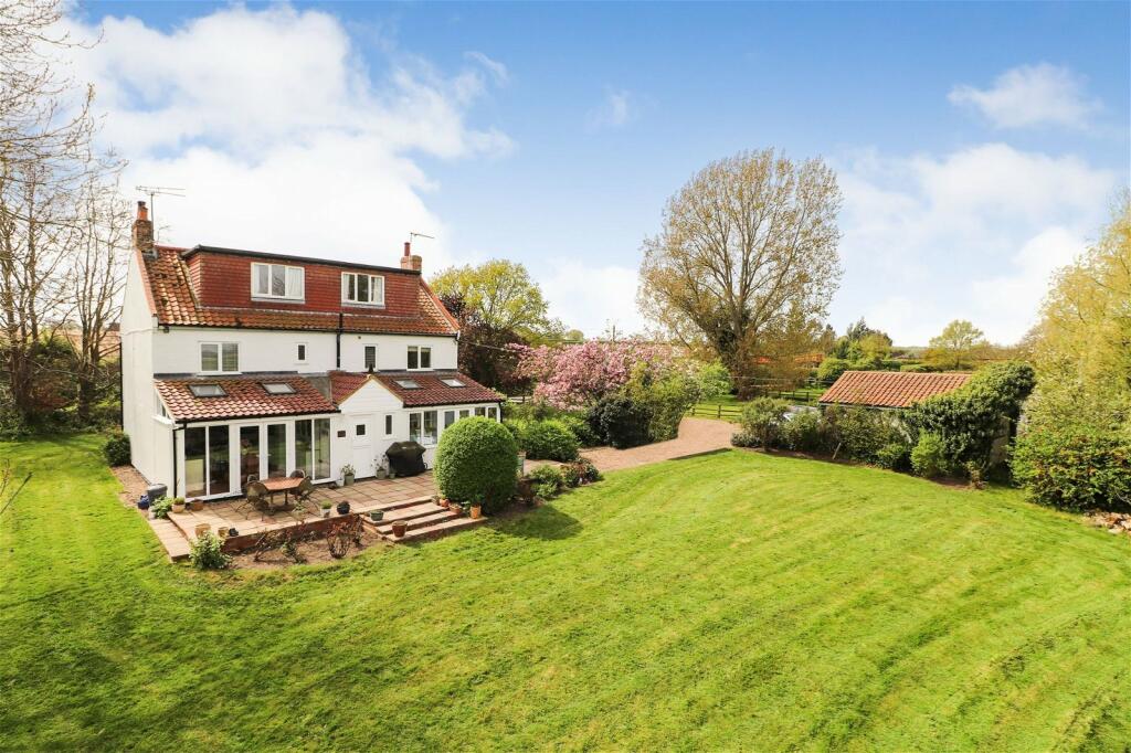 5 bedroom detached house for sale in Burgh Road, Burgh St. Peter