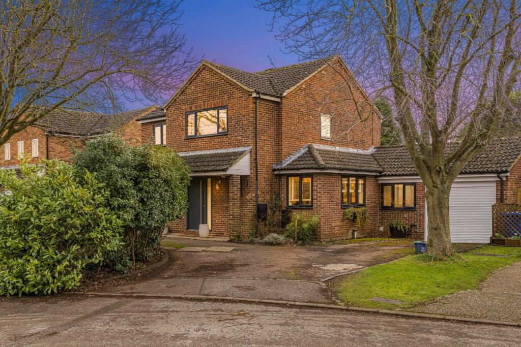5 bedroom detached house for sale in Windmill Avenue, Bicester, OX26