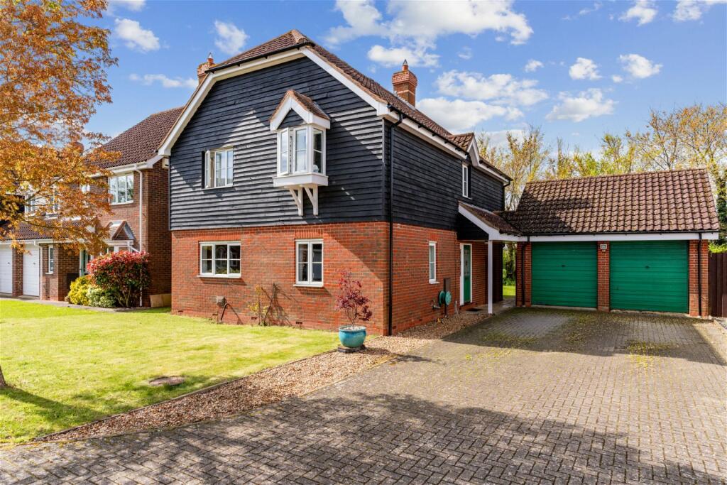 4 bedroom detached house for sale in Thompsons Meadow, Guilden Morden