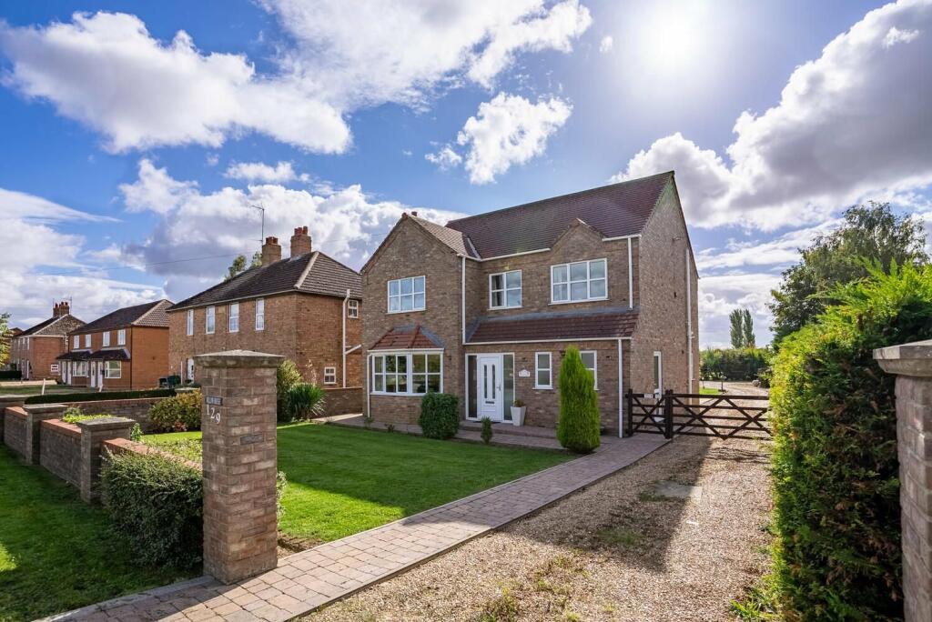 5 bedroom detached house for sale in Chapelgate, Sutton St. James