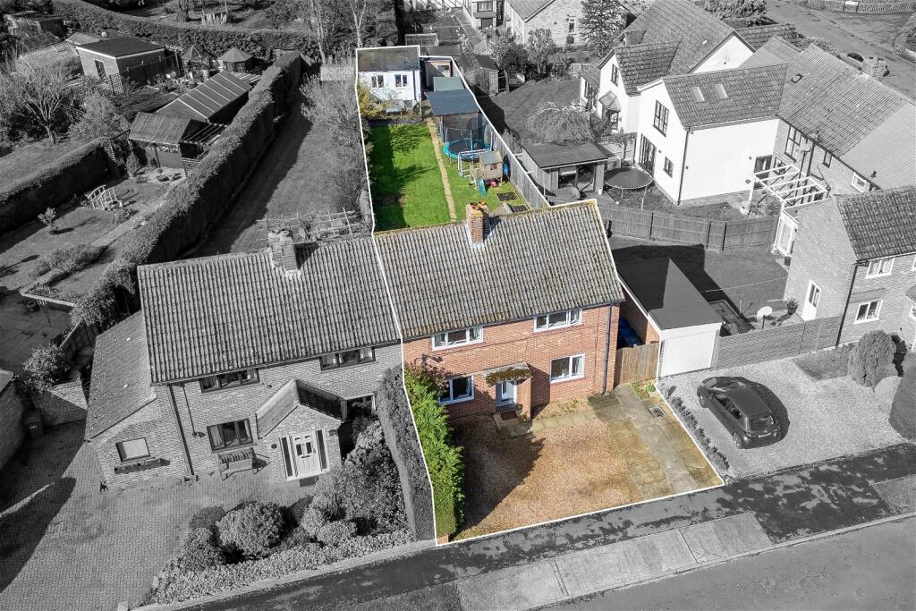 3 bedroom semidetached house for sale in Walnut Tree Crescent