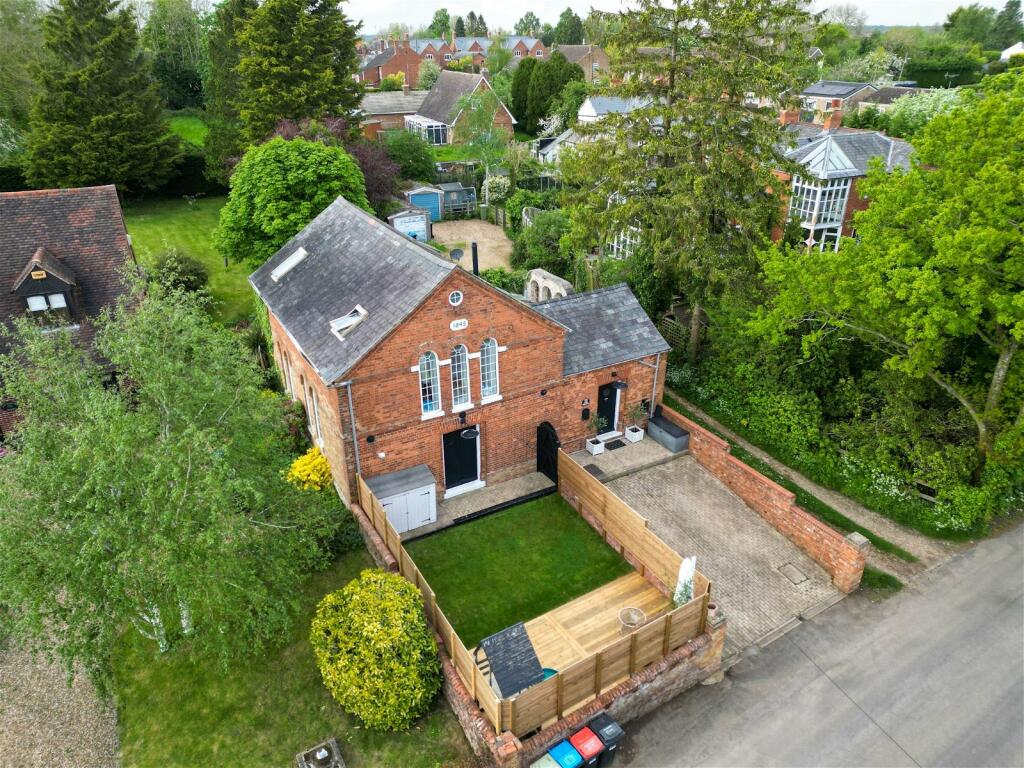 3 bedroom detached house for sale in Higham Cross Road, Hanslope