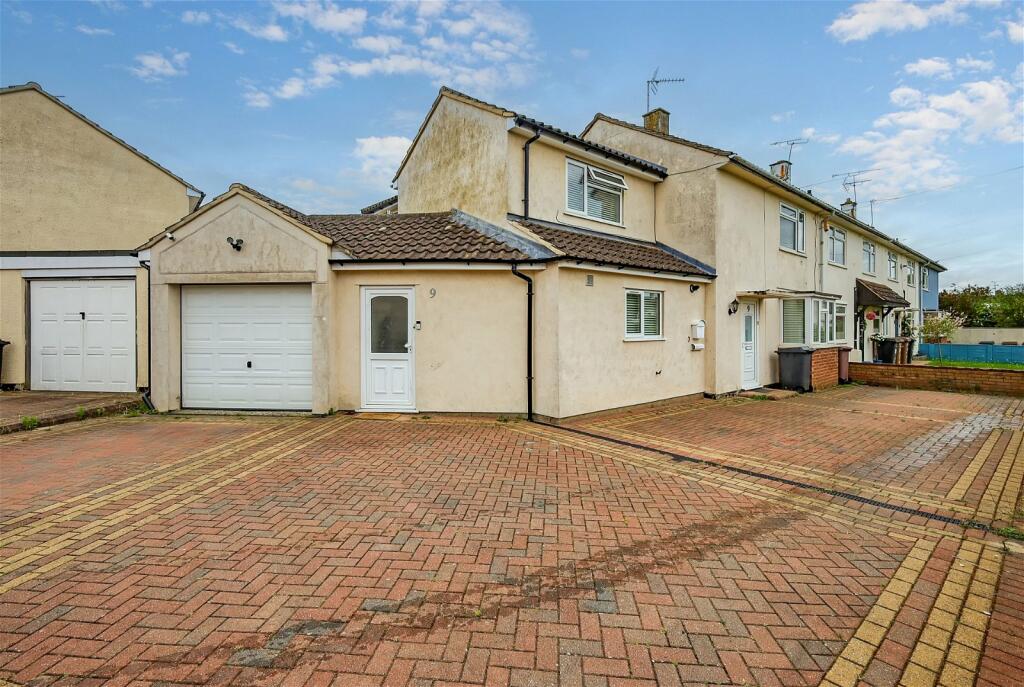 4 bedroom end of terrace house for sale in Milburn Crescent, Chelmsford
