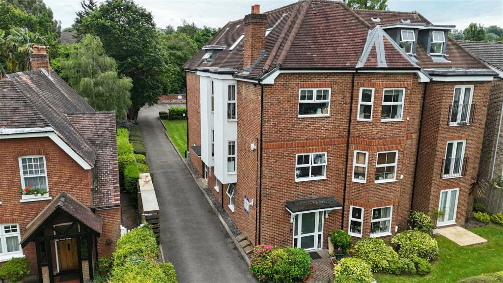 1 bedroom flat for sale in Lovelace Gardens, Surbiton, KT6 6SD, KT6