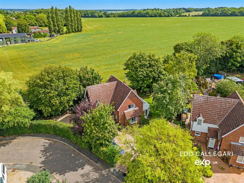 4 bedroom detached house for sale in Meadowside, 1 Windsor Close