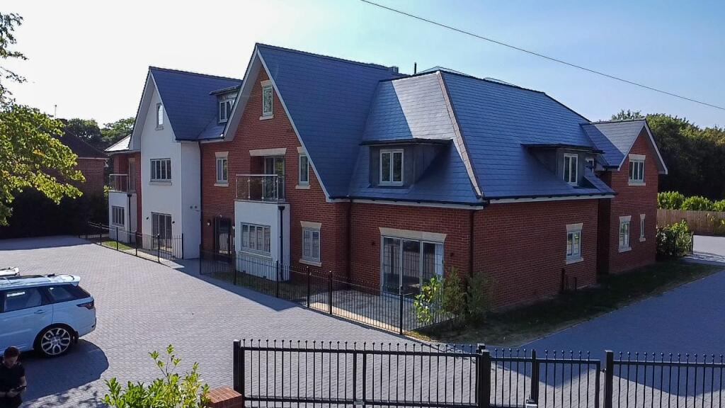 Additional property image - The Sheas, 41 Shenfield Road