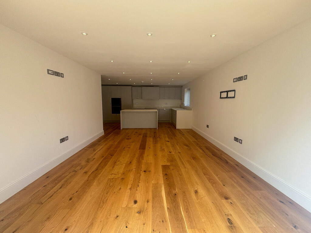 Additional property image - The Sheas, 41 Shenfield Road