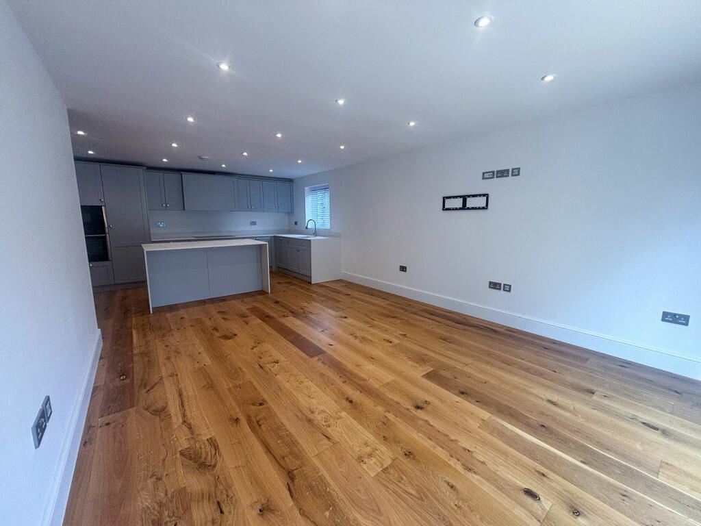 Additional property image - The Sheas, 41 Shenfield Road
