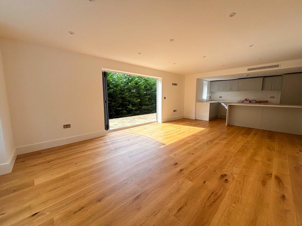 Additional property image - The Sheas, 41 Shenfield Road