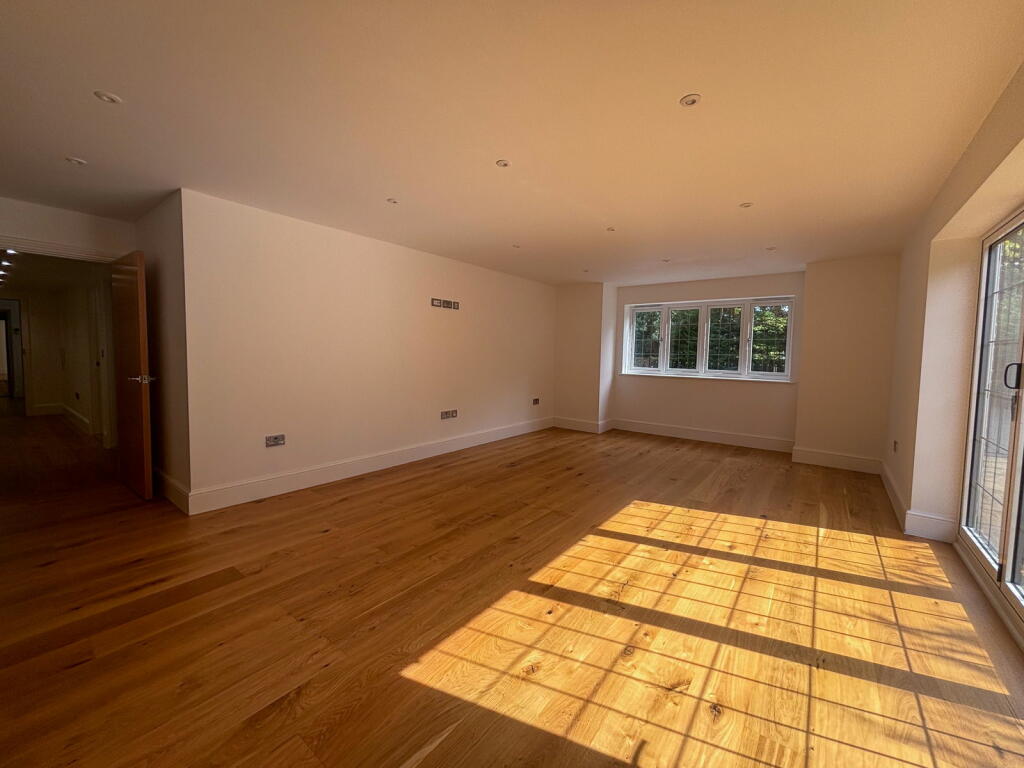 Additional property image - The Sheas, 41 Shenfield Road