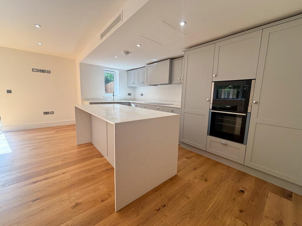Additional property image - The Sheas, 41 Shenfield Road