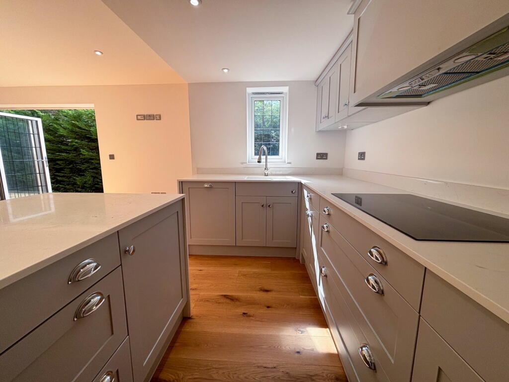 Additional property image - The Sheas, 41 Shenfield Road