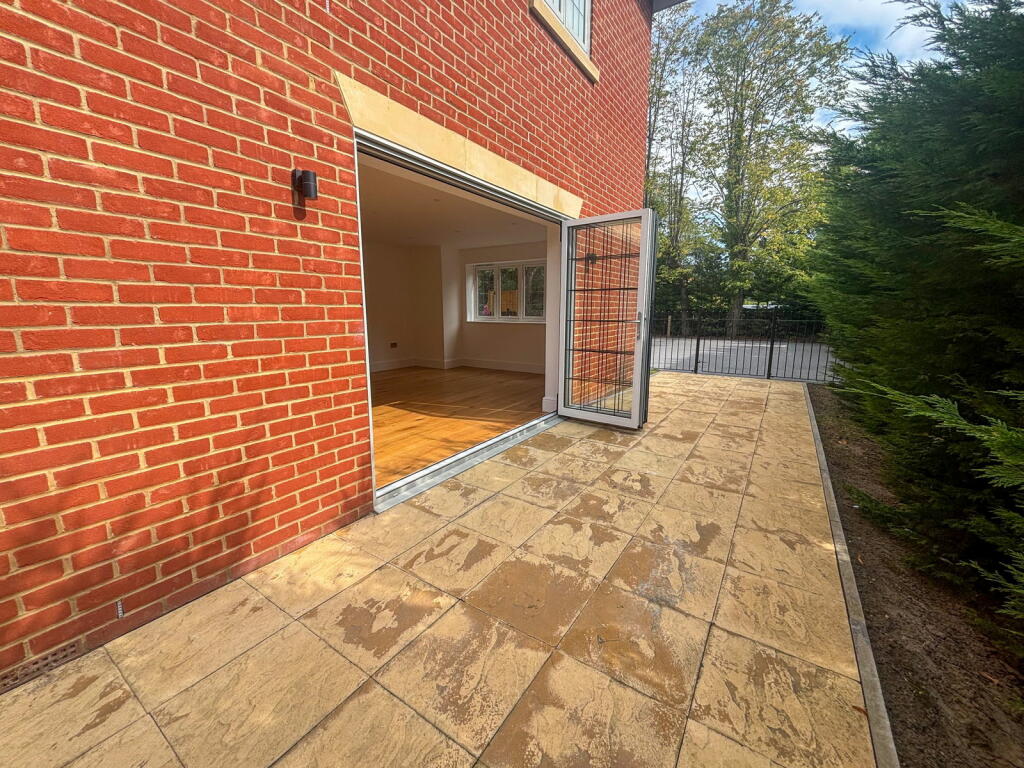 Additional property image - The Sheas, 41 Shenfield Road