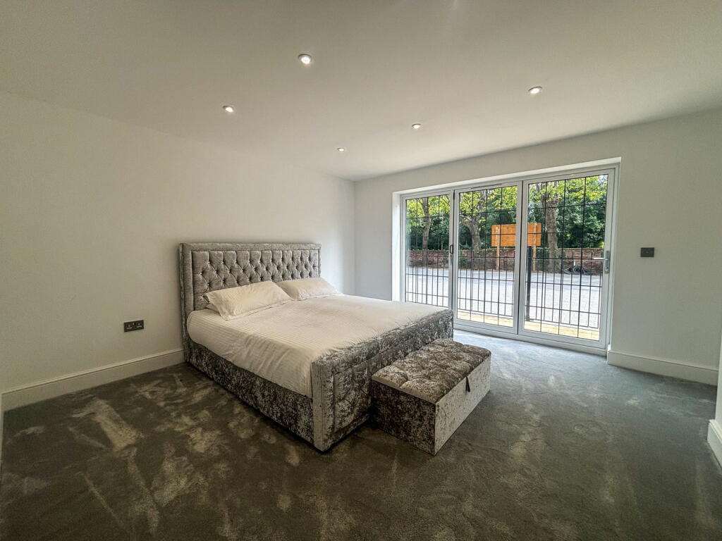 Additional property image - The Sheas, 41 Shenfield Road