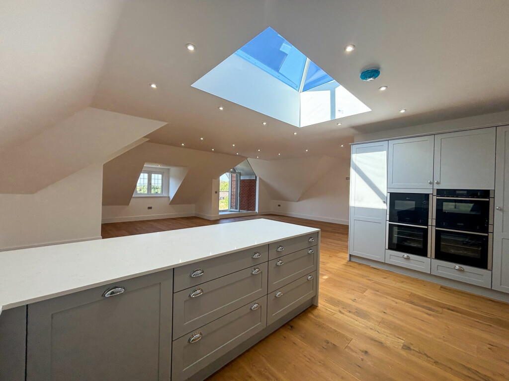 Additional property image - 41 Shenfield Road, Shenfield, Brentwood