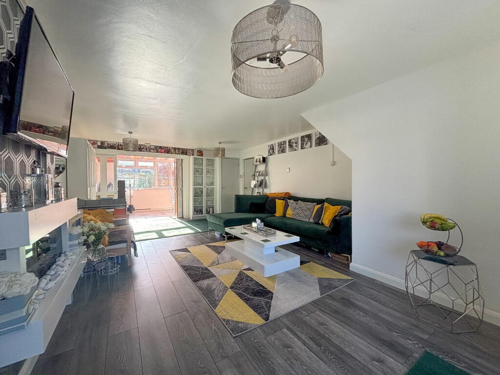 Additional property image - Glovers Field, Kelvedon Hatch, Brentwood