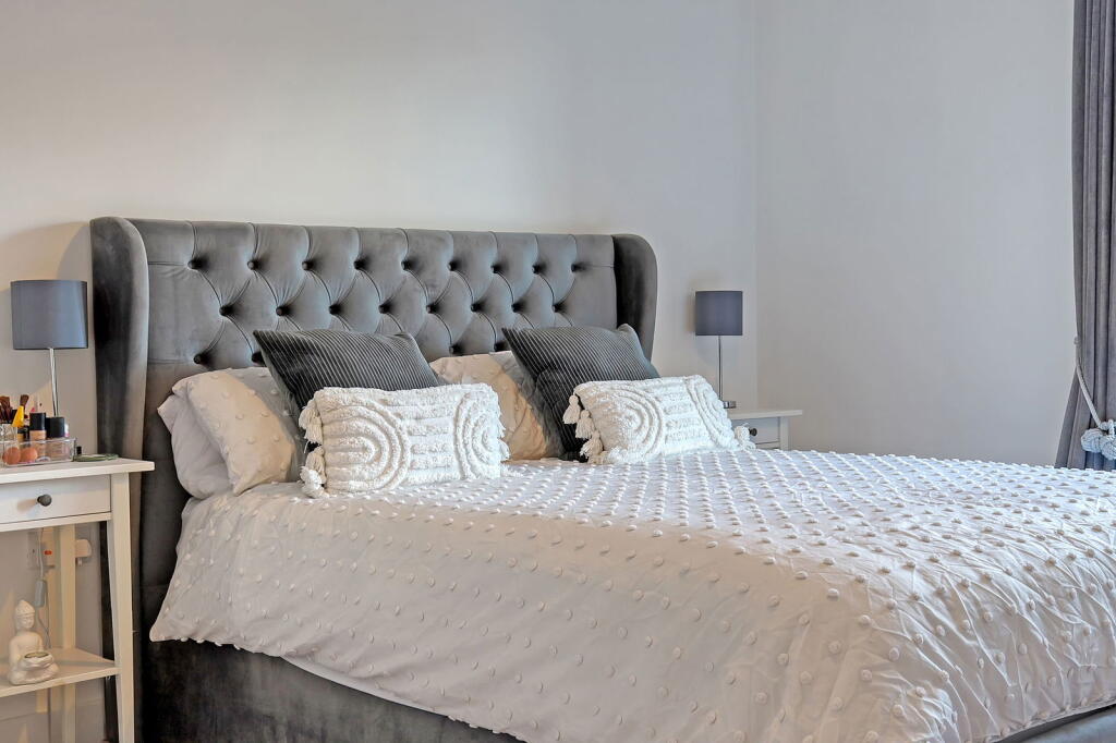 Additional property image - Goldington Crescent, Billericay, CM12