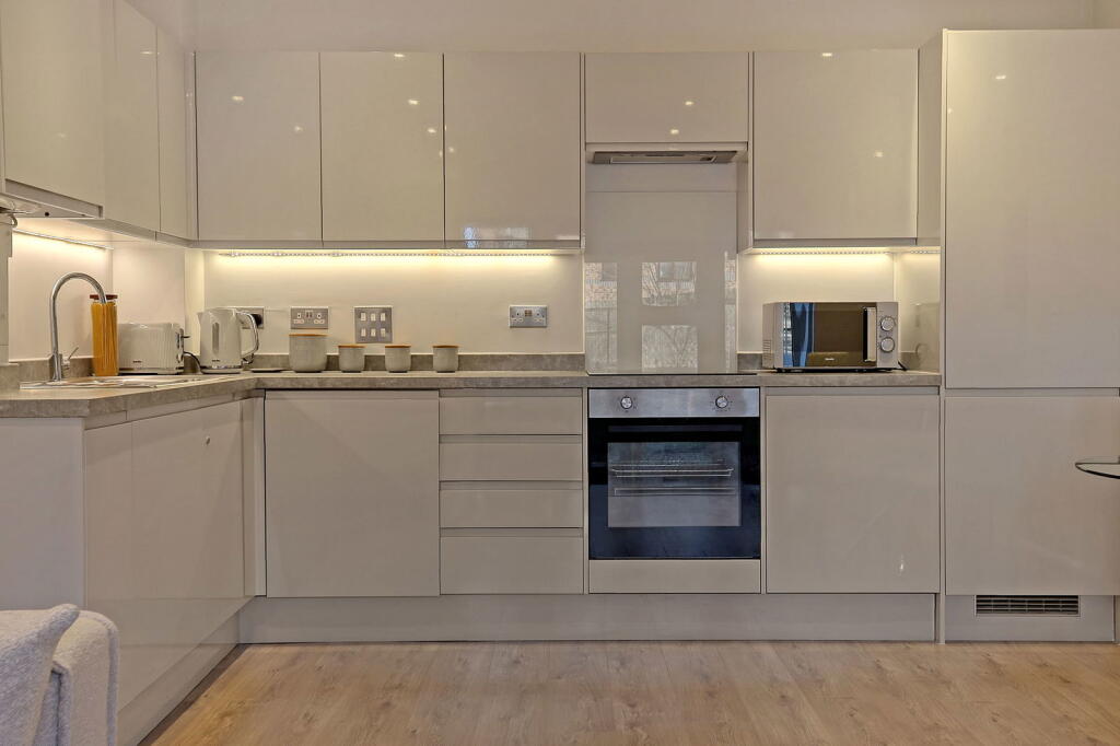 Additional property image - Goldington Crescent, Billericay, CM12