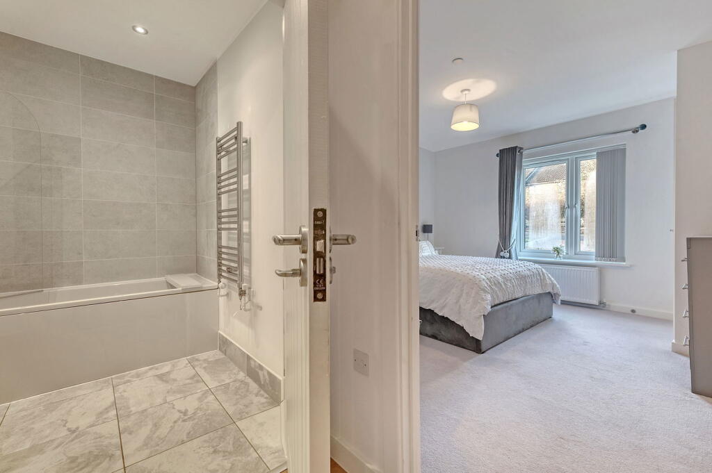 Additional property image - Goldington Crescent, Billericay, CM12