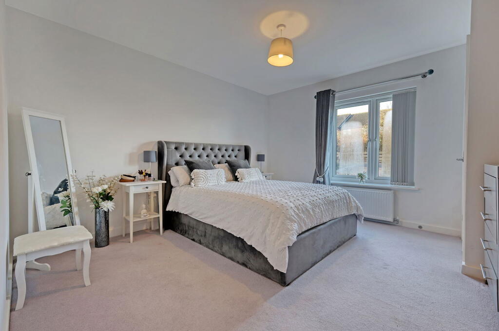 Additional property image - Goldington Crescent, Billericay, CM12