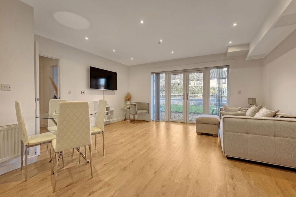 Additional property image - Goldington Crescent, Billericay, CM12