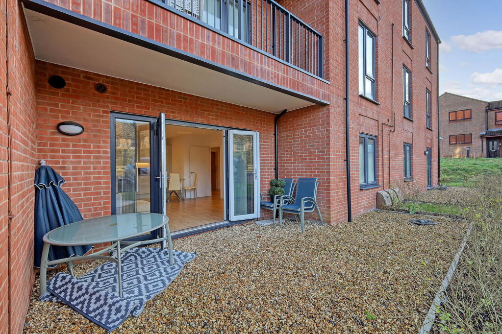 Additional property image - Goldington Crescent, Billericay, CM12
