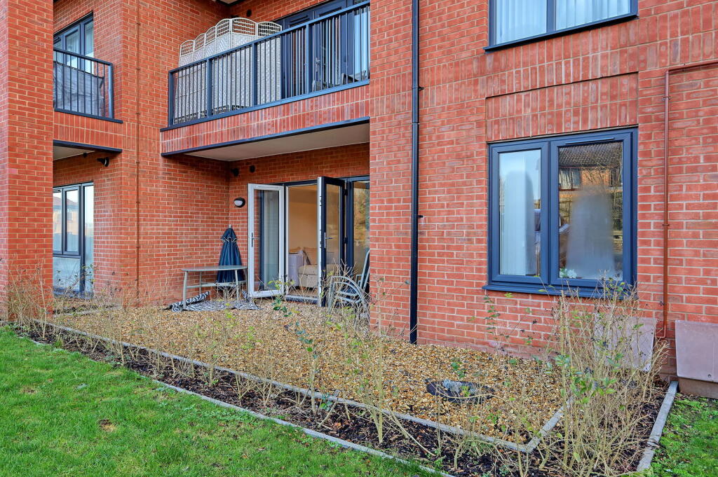 Additional property image - Goldington Crescent, Billericay, CM12
