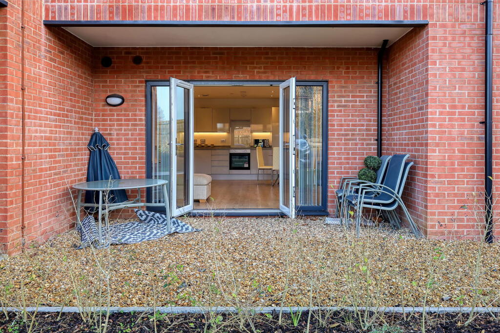Additional property image - Goldington Crescent, Billericay, CM12