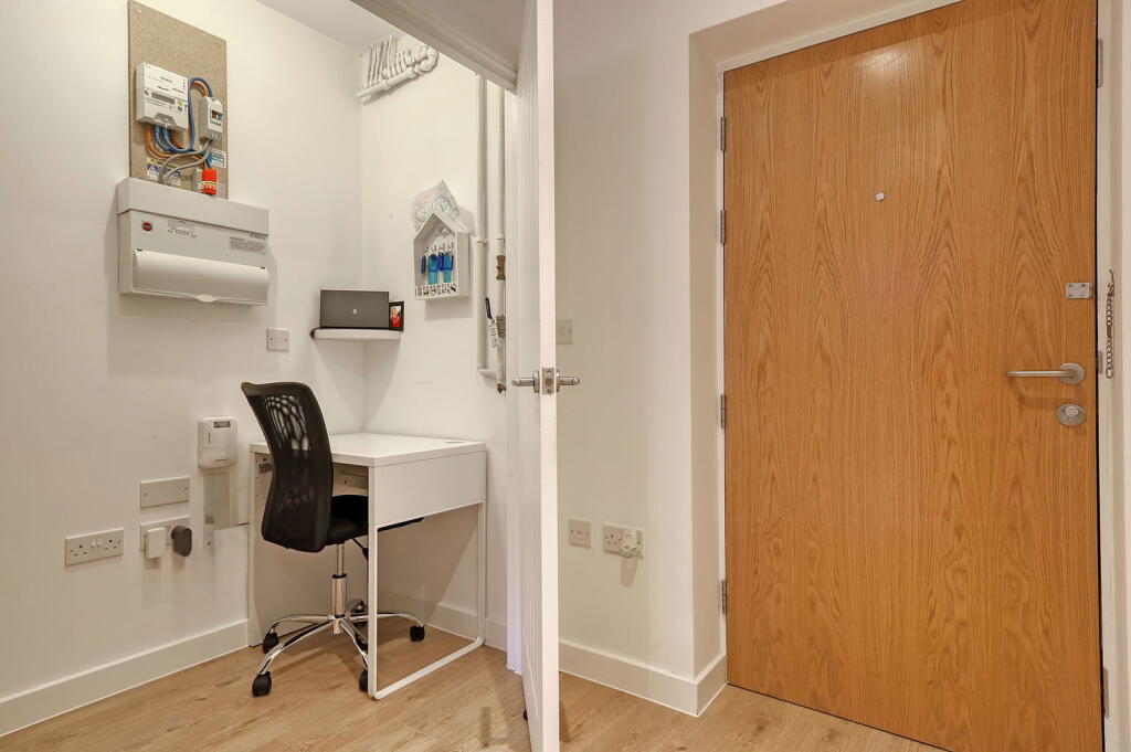 Additional property image - Goldington Crescent, Billericay, CM12