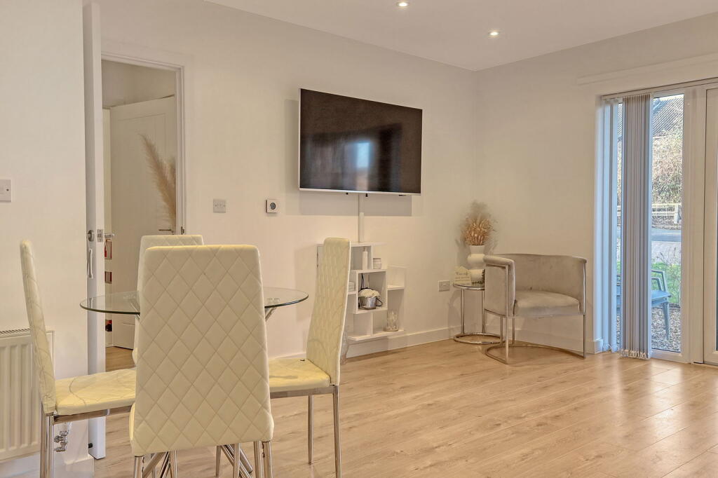 Additional property image - Goldington Crescent, Billericay, CM12