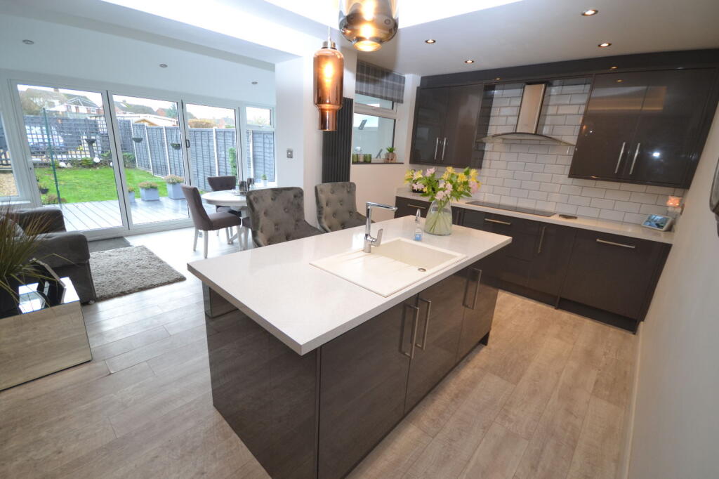 Main image of property: Poynters Road, Dunstable, LU5 4SH