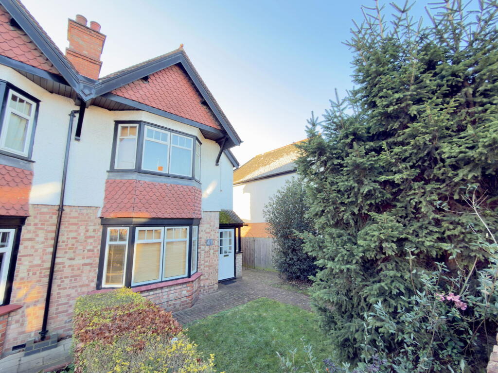 Main image of property: Buckingham Road, Bletchley, Milton Keynes, MK3 5HJ