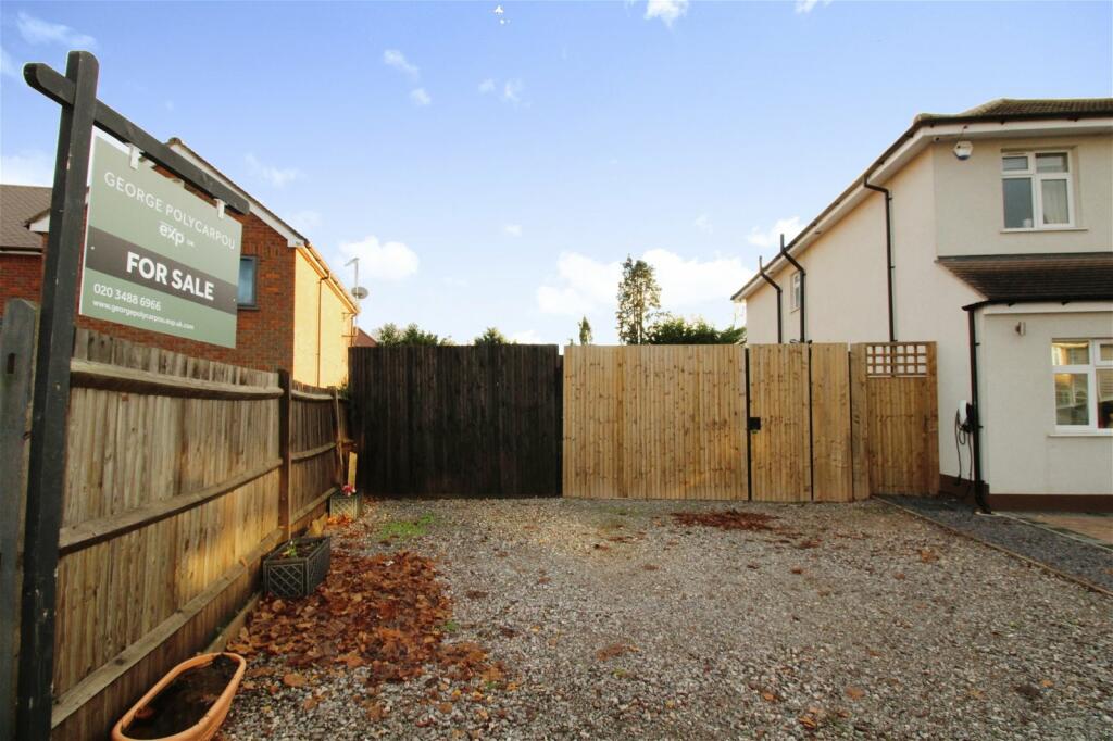 Plot for sale in Deane Croft Road,Pinner,HA5 1SP, HA5