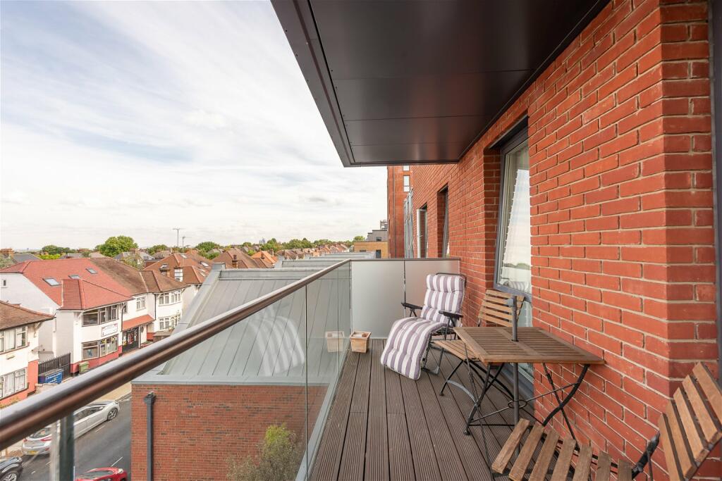2 bedroom apartment for sale in Gaumont Place, Streatham Hill SW2