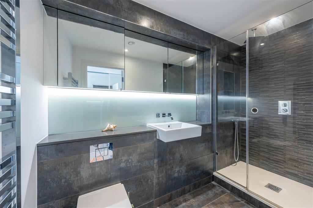 2 bedroom apartment for sale in Gaumont Place, Streatham Hill SW2