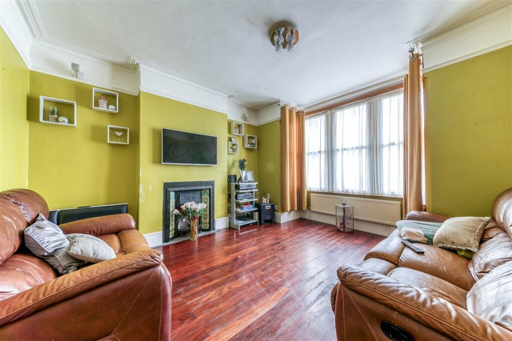 4 bedroom semidetached house for sale in Waddon Park Avenue, Croydon