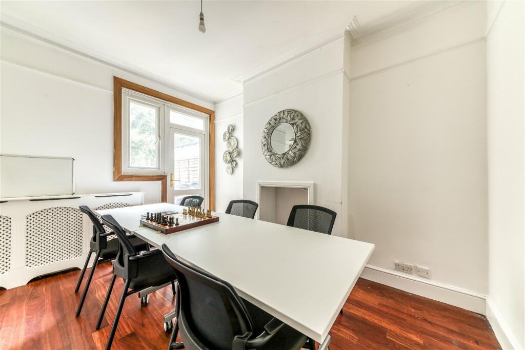 4 bedroom semidetached house for sale in Waddon Park Avenue, Croydon