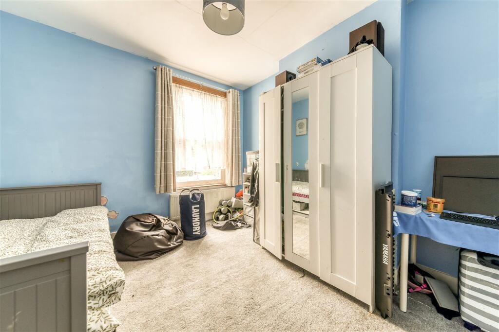4 bedroom semidetached house for sale in Waddon Park Avenue, Croydon