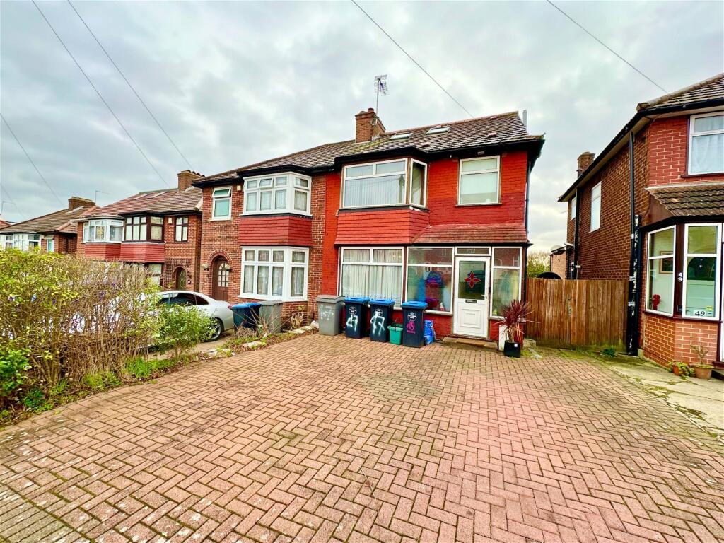 4 bedroom semidetached house for sale in Crummock Gardens, Kingsbury