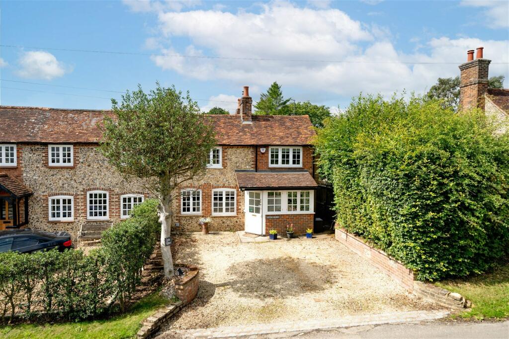 4 bedroom cottage for sale in Bucks Hill, Kings Langley, WD4 9AP, WD4